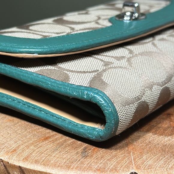 *RARE* COACH Park Signature Checkbook Wallet - Picture 9 of 16